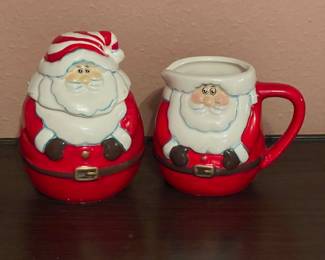 Suger and Creamer set....too cute, you can find them in the kitchen