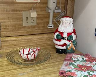 Santa as a cookie jar, and a cute Candy Cane bowl; check out those vintage appliance mounted to the wall. They work.