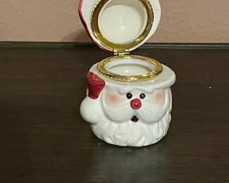 So cute Santa flipped his lid!