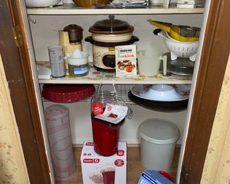 They way Santa was standing in the prior pic, it's like he's checking out this new Popcorn Maker