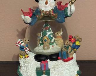 Musical, works, items in globe light up and spin while it plays music, so cool