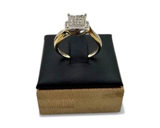 67 10KGoldSquareClusterDiamondRingSize7268g