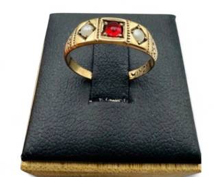 6 10KDaintyGoldRingwGarnetWhiteAccentStones145g