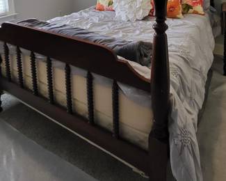 Full Spindle Poster Bed
