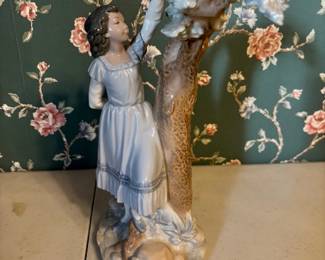 Nao by Lladro “Nest Discovery”