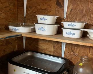 Corn flower blue Pyrex and roaster