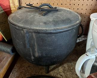 Cast iron Dutch oven