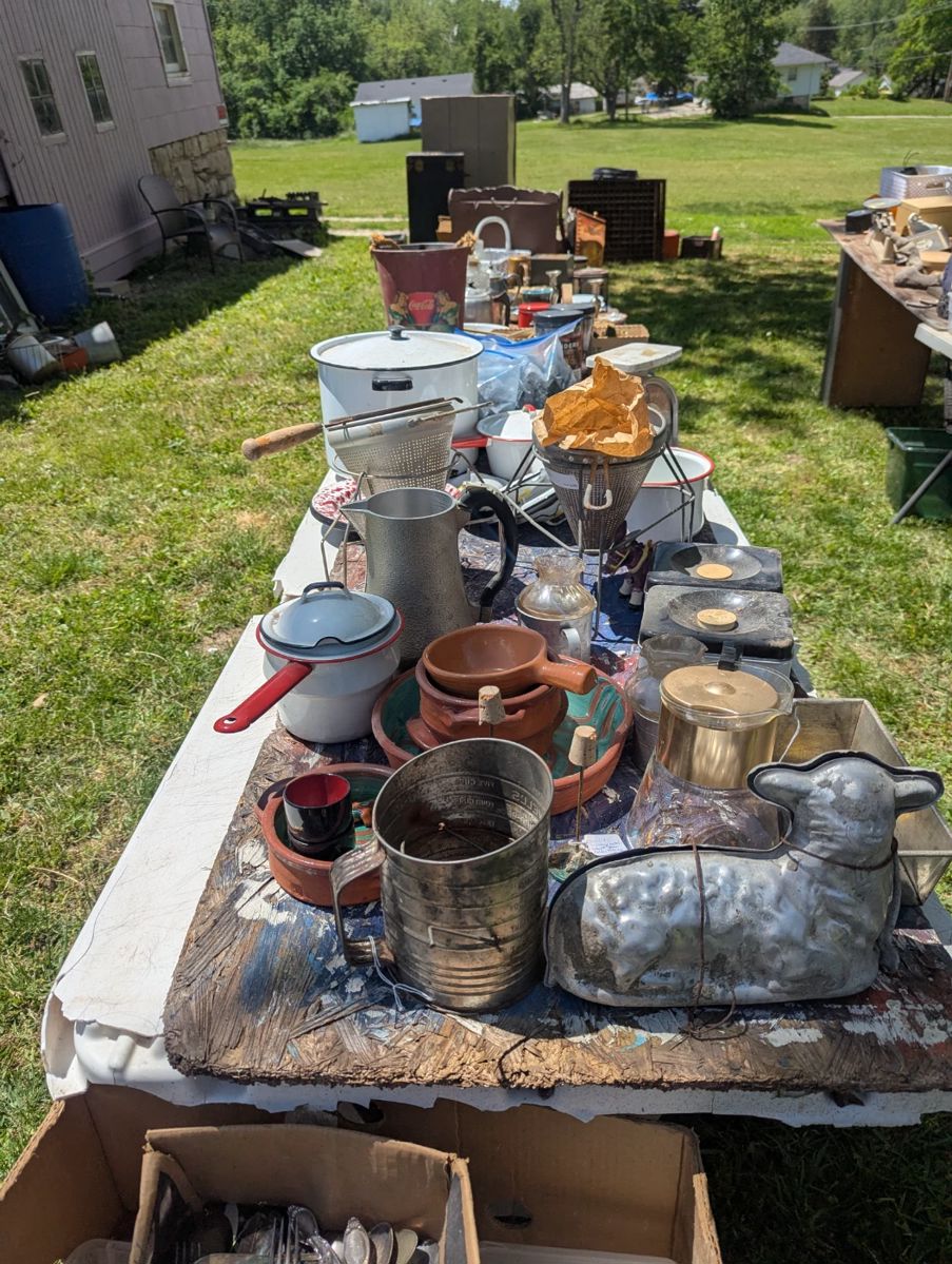 Lemon Thyme Picker Barn Sale in Kansas City, KS starts on 11/14/2025