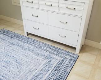 Queen bedroom suite: dresser