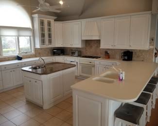 KitcehnKitchen is U-shaped with an island and a peninsula