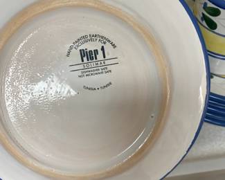 Pier 1 Dinner set