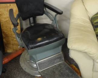 BARBER CHAIR