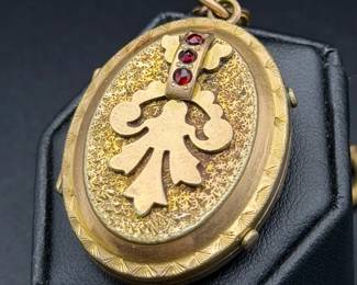 Antique Victorian Mourning Locket Jewelry