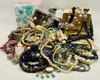 Jewelry Mystery Lot incl. Napier & Richelieu — Two Pounds!