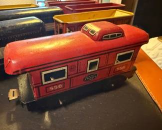 Vtg MARX Tin Locomotive Train Set Wind Up Motor 9 Cars and track