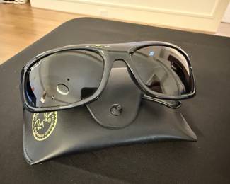 Authentic Ray Ban RB 4192 Men's Sunglasses Italy in Case