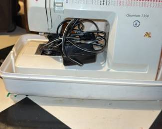 Singer Quantum 7350 Sewing Machine 
