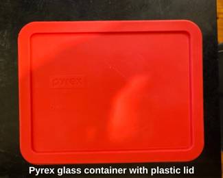 Pyrex glass container with plastic lid 