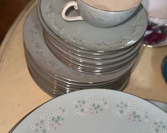 Chalet by Lenox Dinnerware Set