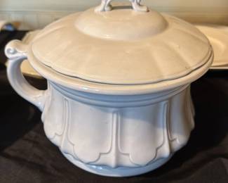 White Porcelain Chamber Pot with Lid 