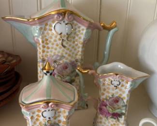 Victorian Porcelain Tea Caddy with Two Cups 