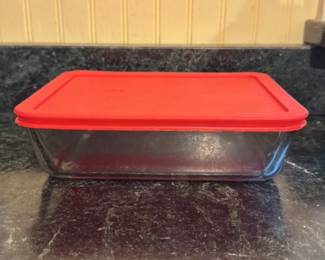 Pyrex glass container with plastic lid 