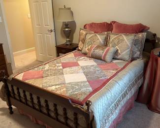  			
#14	Full Size Comforter & 2 pillow Shams & 4 other shams & neck Pillow	 $30.00 			
