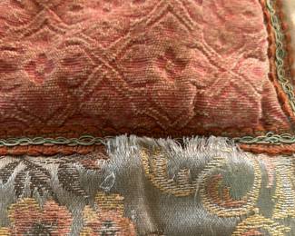 #20	Full Size Rose/Green Comforter Set w/3 pillow Shams & Bedskirt (as is one seam needs repair)	 $25.00 			

