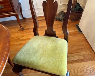 #8	Cresent Furniture Dining Table w/2 Leaves and 6 Chairs - 60-80x44x29	 $200.00 			
