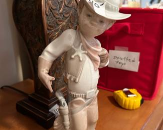 #135	Lladro cowboy statue 11 tall	 $40.00 			
