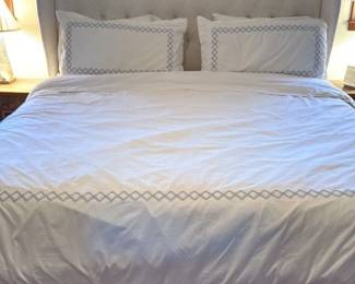 Tufted Upholstered Bed Frame