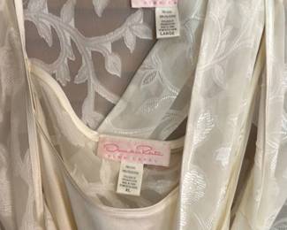 Oscar de la Renta Ivory Lace and Satin Robe Set