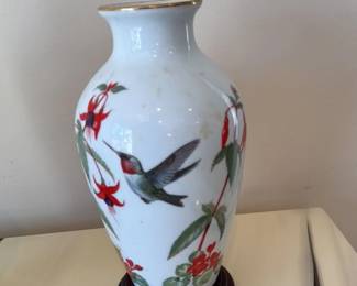 Franklin Mint "The Garden Bird Vase" Limited Edition Fine Porcelain