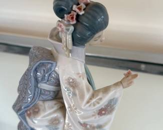 Lladro "Geisha with Parasol" Porcelain Figurine