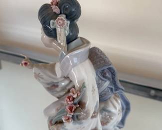 Lladro "Geisha with Parasol" Porcelain Figurine