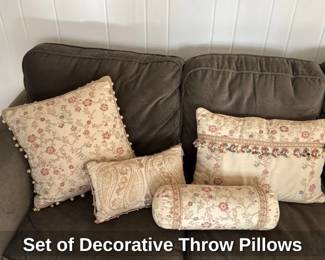 Set of Decorative Throw Pillows