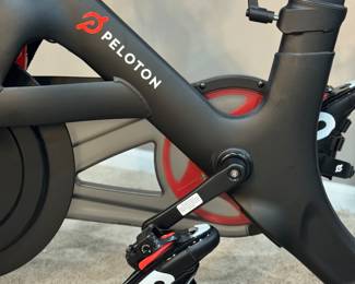 Peloton Bike - Excellent Condition 21.5" HD touchscreen