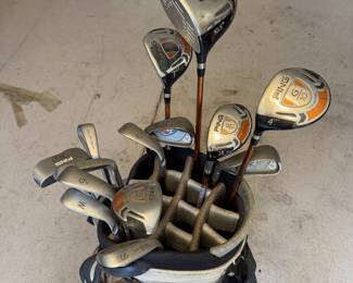 Set of ping G 10 golf clubs