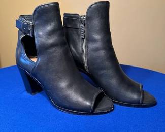 Donald J. Pliner black leather boots, size 8
