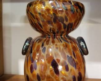 Small art glass vase. 