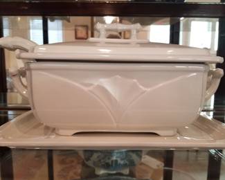 Red Cliff ironstone tureen. 