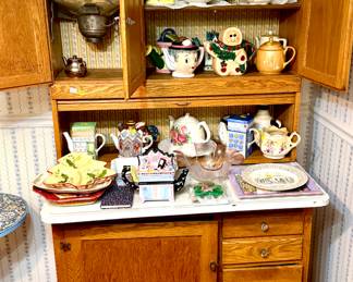Antique Oak Hoosier Cabinet with functional Flour Dispenser. 