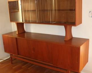 Mid-Century China hutch