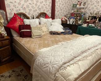 Queen Bed, Queen Spread, Christmas Decor