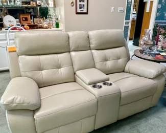 Cream Reclining Leather Sofa with Cup Holders