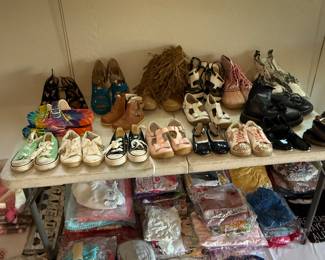 Tons of kids clothes