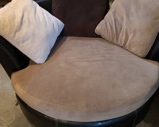 Swivel Barrel Chair