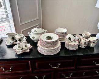 Culbertson Christmas Tree Dinnerware