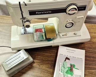 Kenmore Model 1521 Zig Zag sewing machine 
