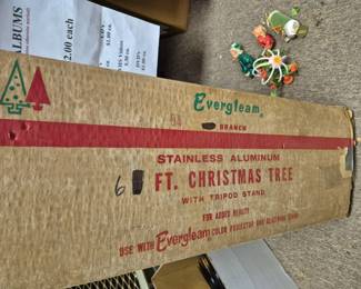 "Evergleam" 6 ft. Aluminum Christmas tree w/ original box (missing tripod stand)